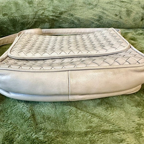 Bottega Veneta Woven Crossbody Bag - Picture 4 of 8